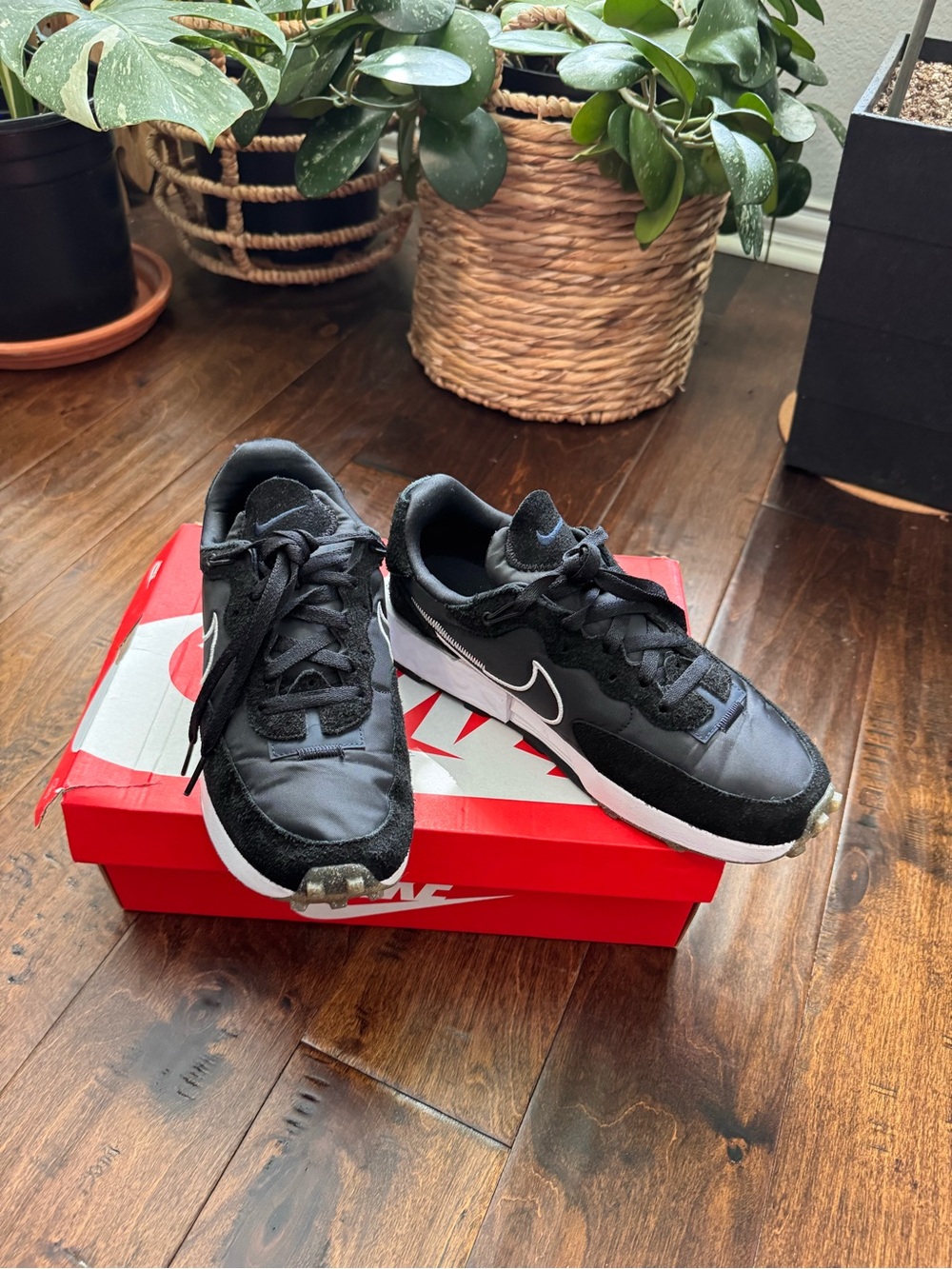 Nike Fontanka Waffle Black and White Retro-Style Sneakers 9.5